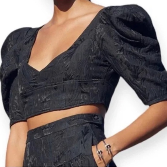 ❣️🆕Who What Wear DIV Black Puff Sleeve Cropped Top❣️ - Picture 3 of 10